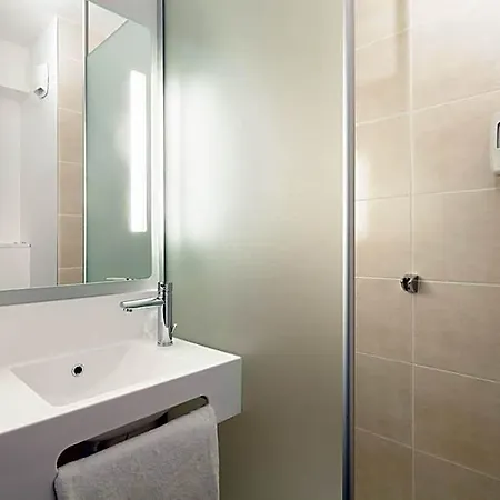 Centre Gare Porte Du Luxembourg A31- Confort Climatise 酒店 3*