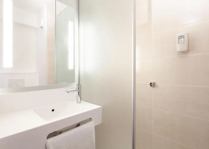 Centre Gare Porte Du Luxembourg A31- Accueil De Nuit Hotel